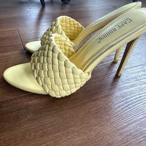 Brand new, pastel Yellow heels